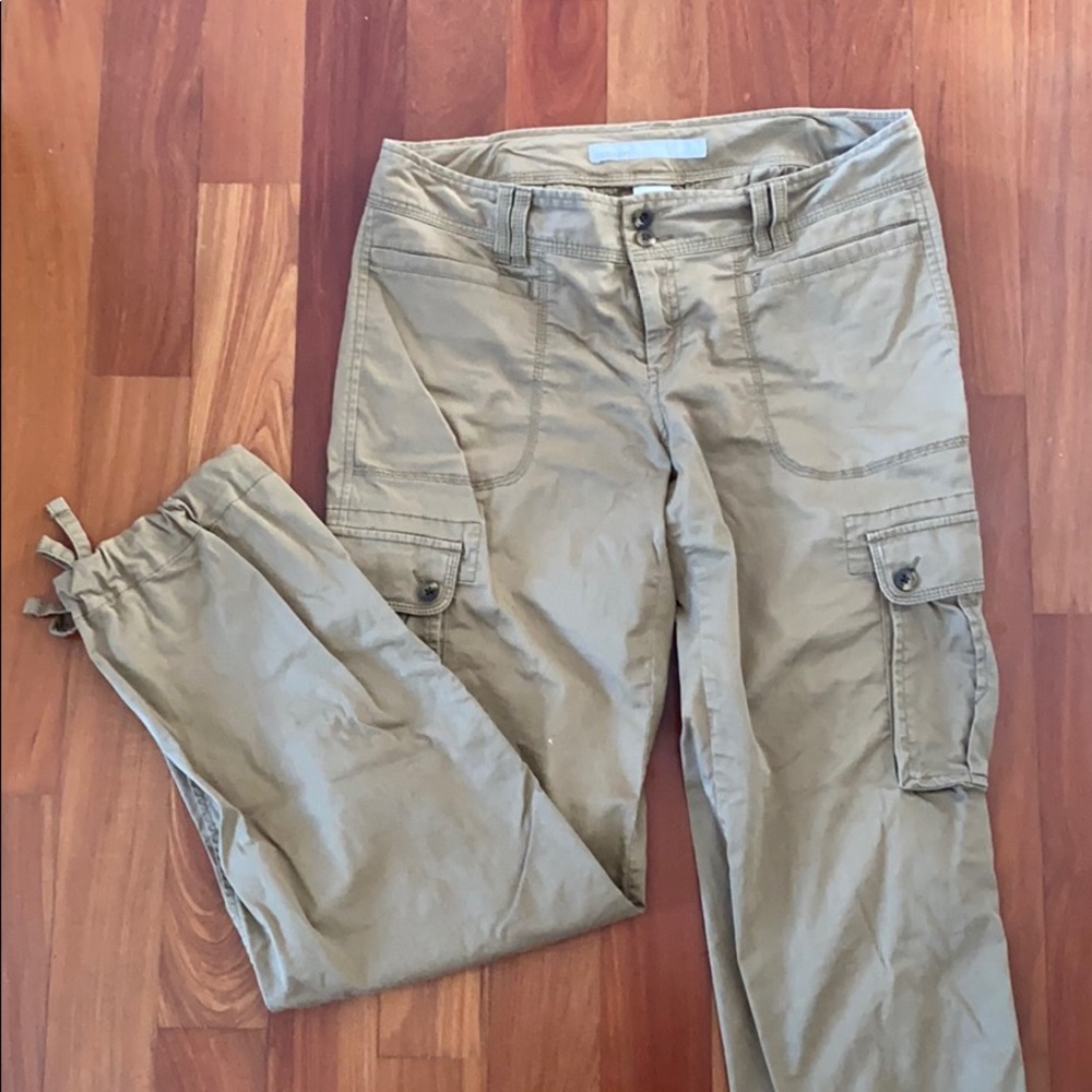Old Navy Women’s Khaki Cargo Pants size 8